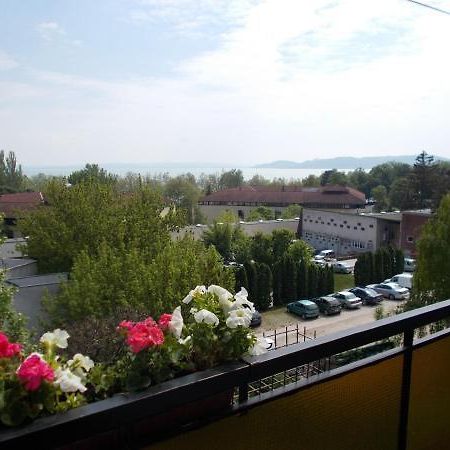 Liliom Apartments Balatonfuered Ngoại thất bức ảnh