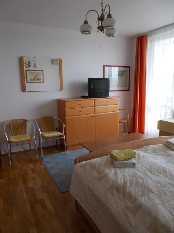 Liliom Apartments Balatonfuered Ngoại thất bức ảnh